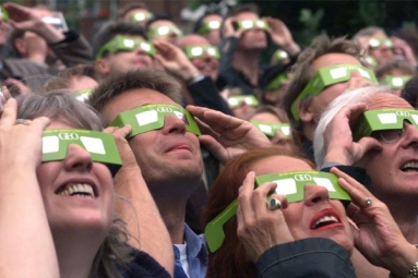 Doctors Treating People Who Viewed Solar Eclipse Without Eclipse Glasses