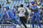 fan chase ms dhoni, pitch invader chase dhoni, watch ms dhoni makes fan chase after him, India vs australia