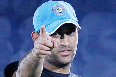 ‘Don’t slip from here’, says Dhoni to Team India