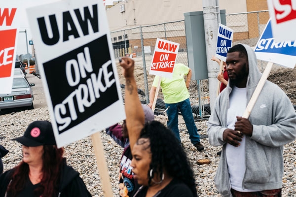 Frontline workers announce “May Day” strike over poor work conditions