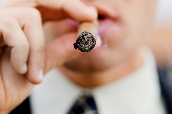 Why smoking puts increased risk of oral diseases